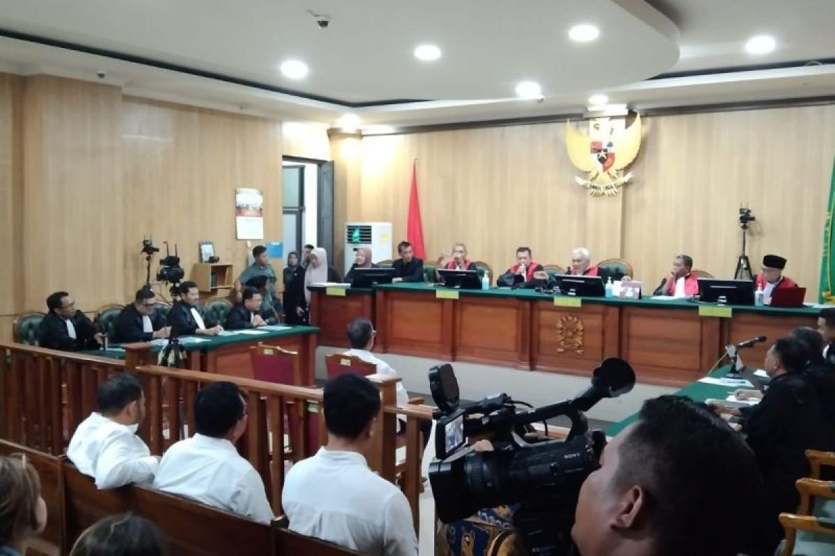 JPU bacakan dakwaan empat terdakwa kasus OTT gubernur Malut nonaktif
