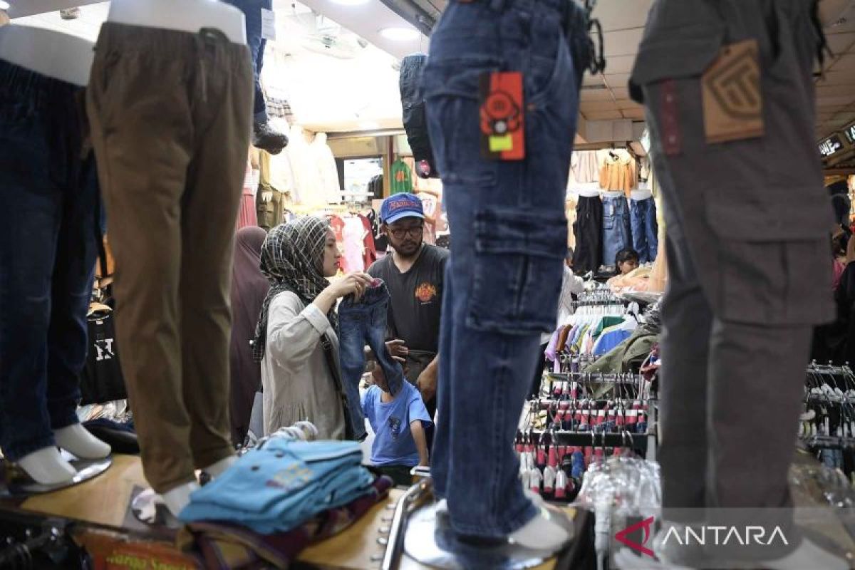 Omzet pedagang Pasar Tanah Abang meningkat jelang Ramadhan ANTARA News