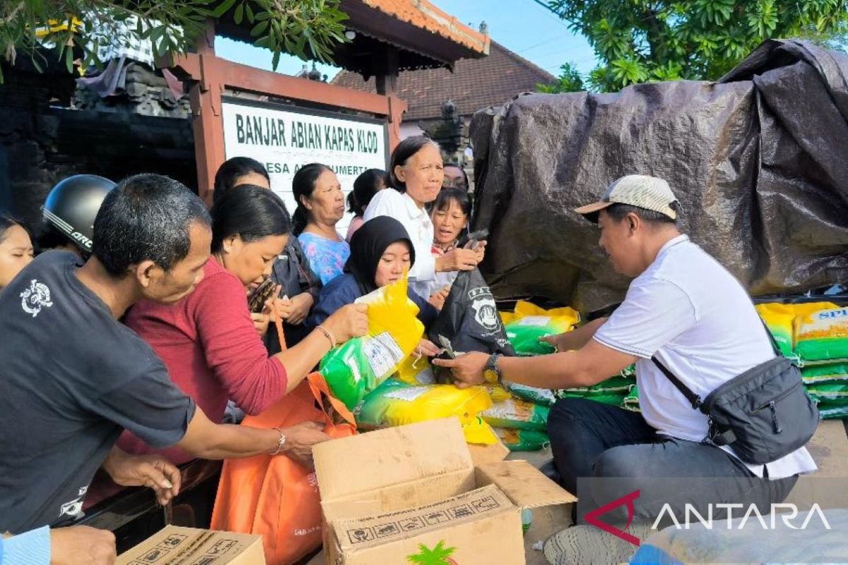 Pemkot Denpasar-Bulog salurkan beras satu ton di pasar murah jelang Nyepi