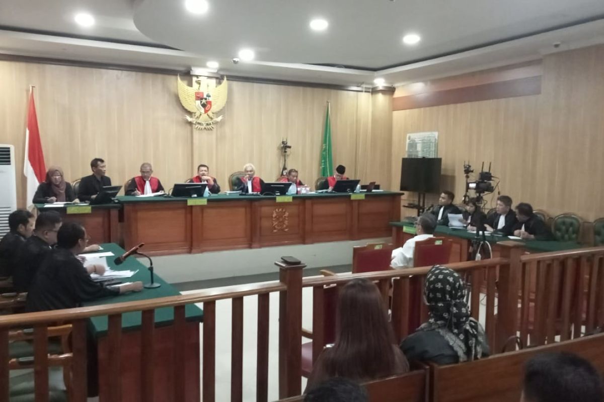 Empat terdakwa kasus OTT jalani sidang perdana di Ternate