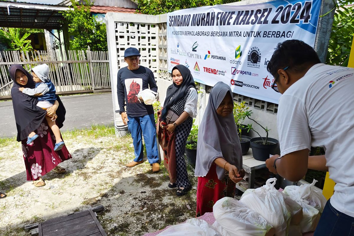 Bank Kalsel dan Wartawan gelar Pasar Murah di Sungai Andai