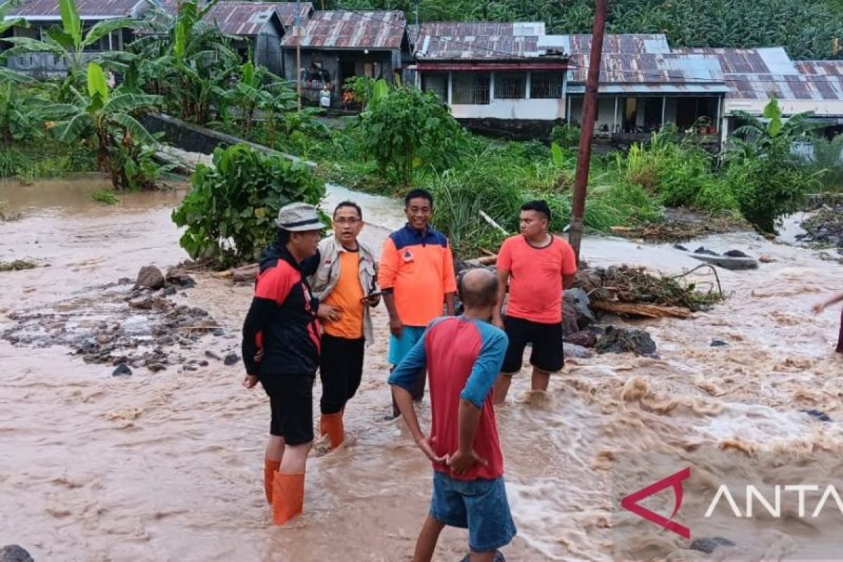 Dampak banjir, Pemkot Manado dan Balai Sungai keruk muara