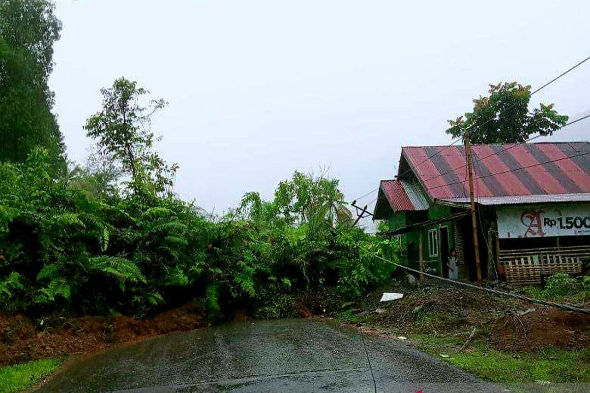Longsor, desa di Gorontalo Utara terisolir