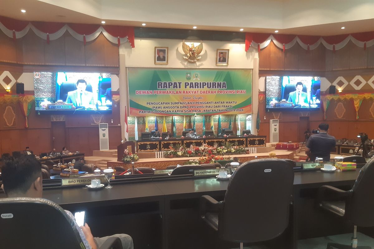 Gantikan Sulastri, Kartika Roni dilantik sebagai Anggota DPRD Riau