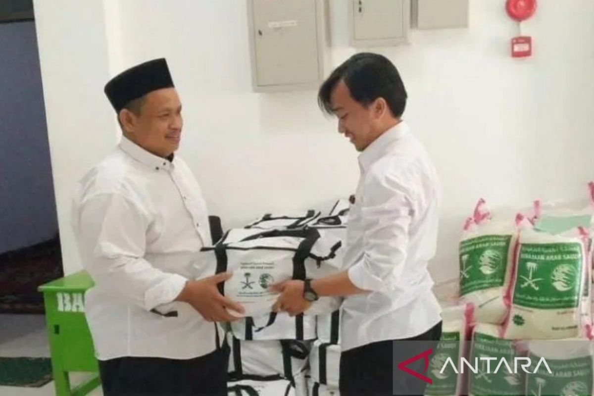 Baznas Bekasi salurkan 175 paket sembako bantuan dari Raja Salman