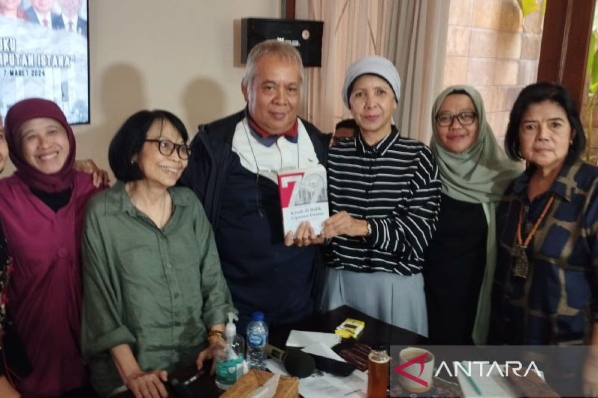 Wartawan istana tulis buku kisah liputan sejak Presiden Soeharto hingga Jokowi