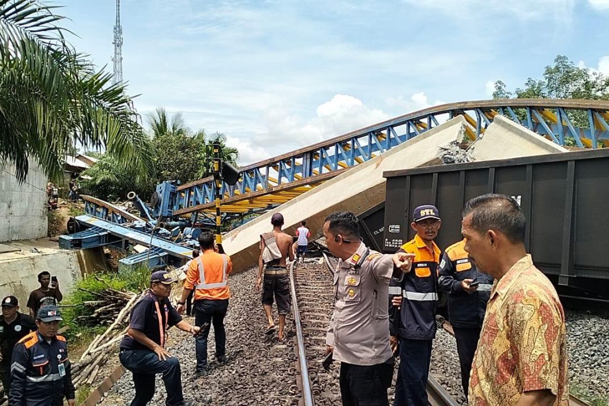 Jalan layang Bantaian Sumsel ambruk, begini penjelasan BBPJN