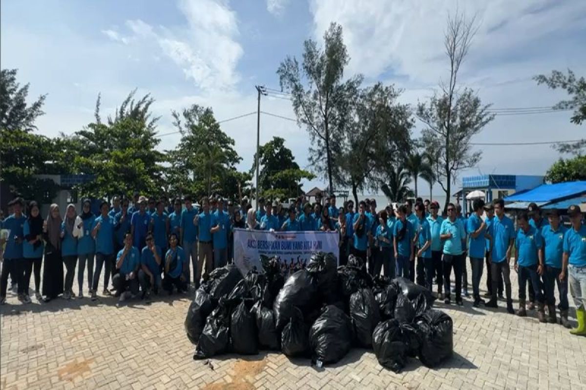 PT BIB bersama pemkab Tanah Bumbu gelar aksi bersih-bersih pantai