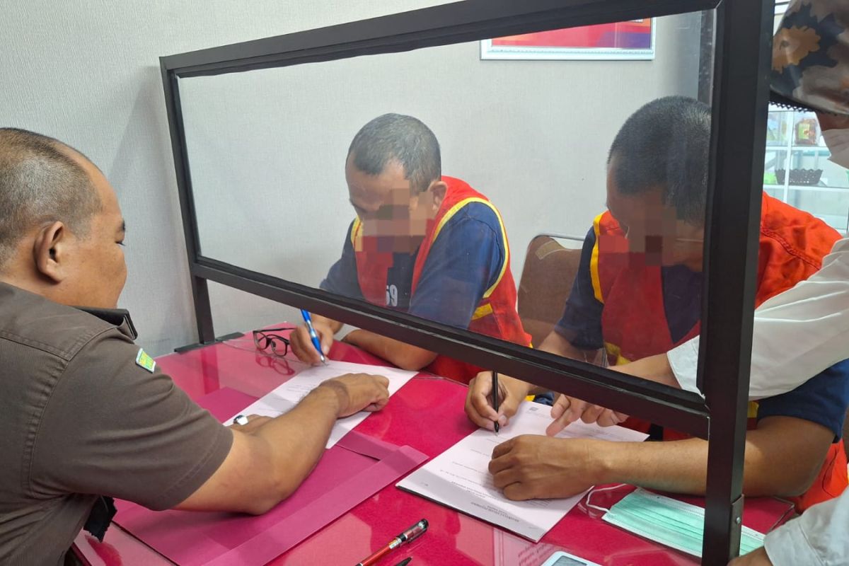 Kejari Ponorogo limpahkan tersangka pungli PTSL ke Rutan Surabaya
