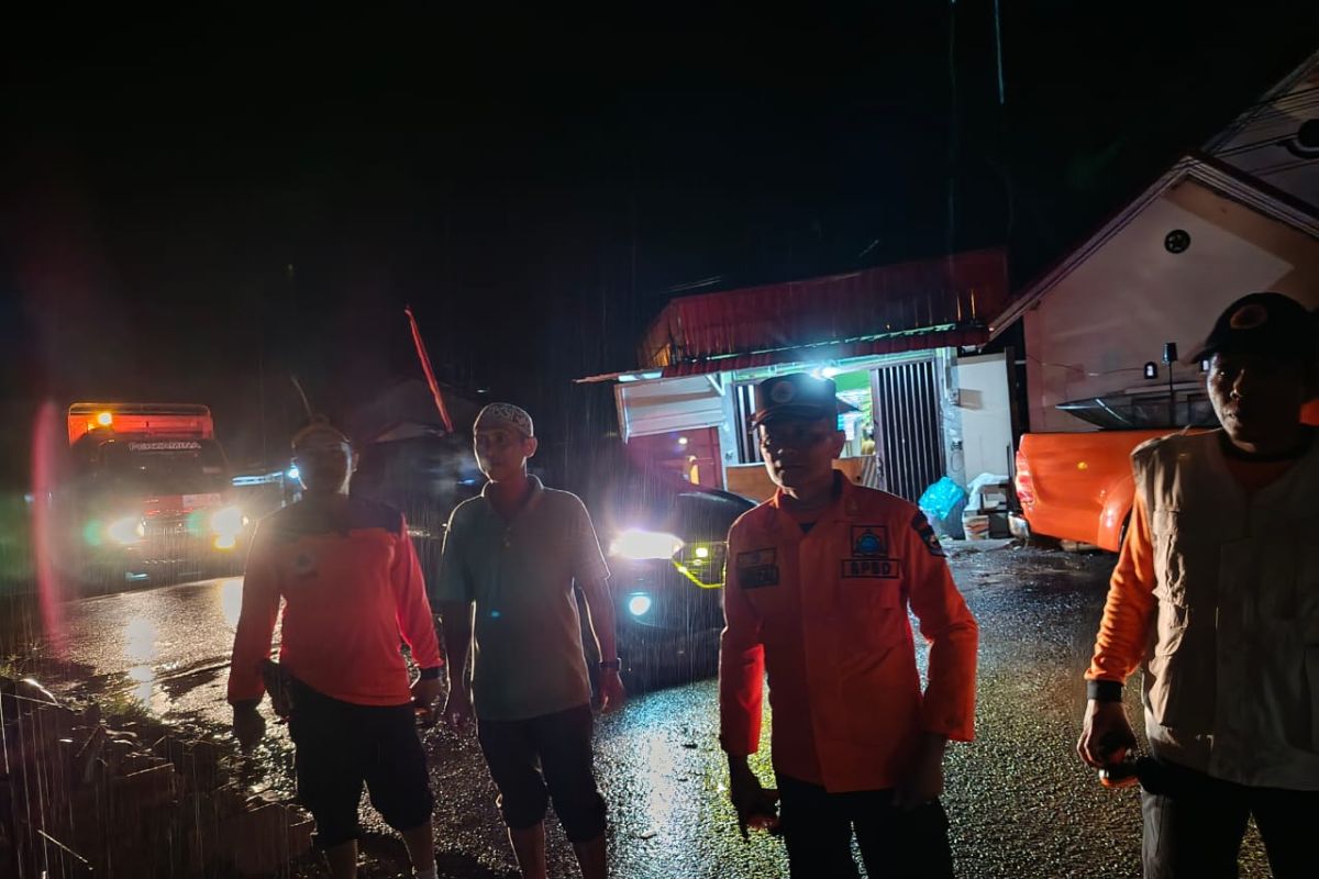 Banjir melanda sejumlah lokasi di Pasaman Barat