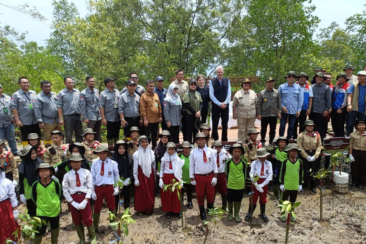 Menteri LKH datang, Wabup Bengkalis curhat masalah lingkungan