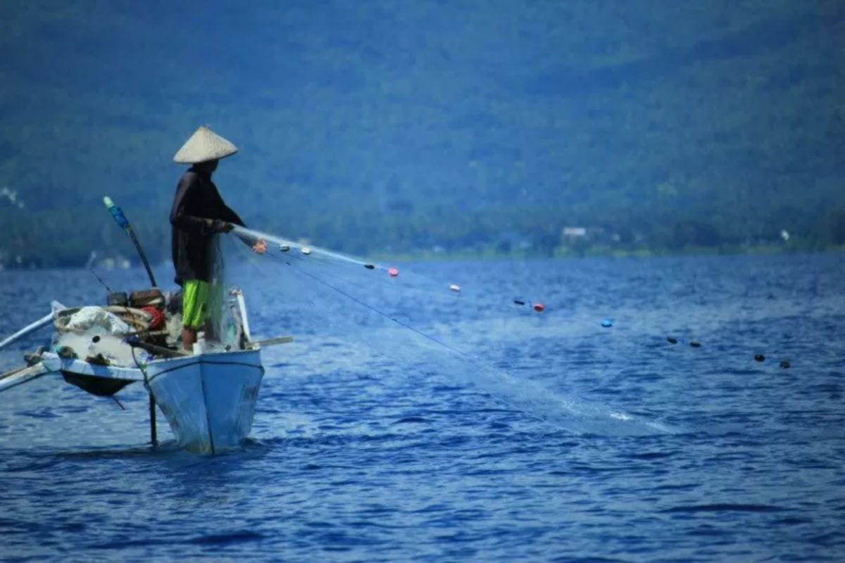 Nelayan pesisir selatan DIY diminta waspadai gelombang tinggi 