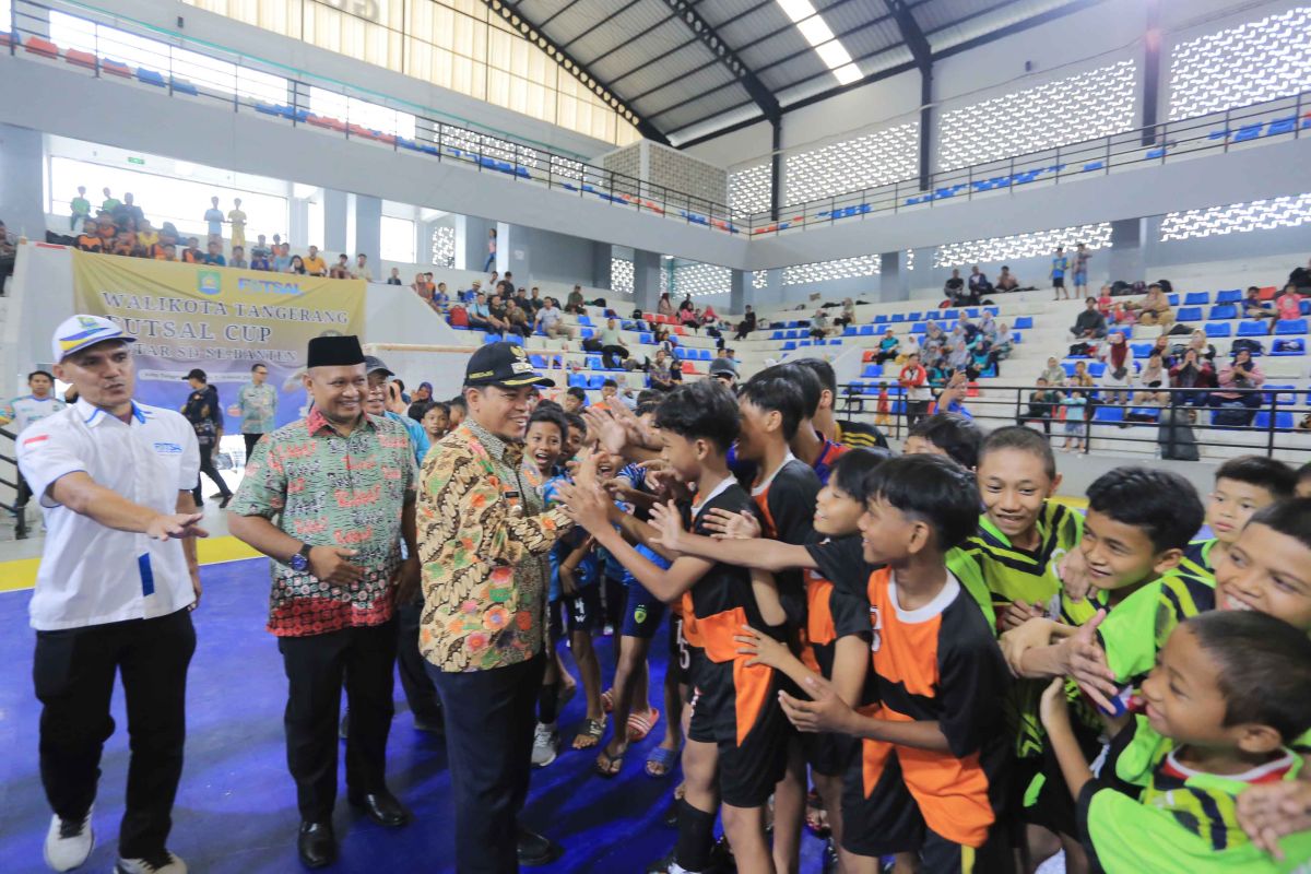 Turnamen futsal tumbuhkan semangat generasi muda berlatih