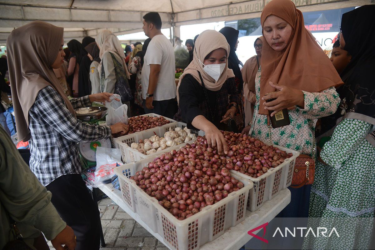 FOTO - Warga serbu pasar tani jelang Ramadhan di Aceh