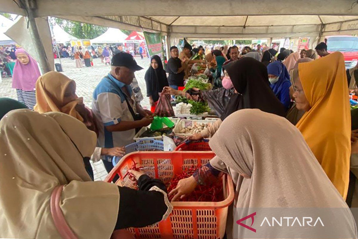 Distanbun Aceh bikin pasar tani edisi meugang, jual bahan pokok lebih murah