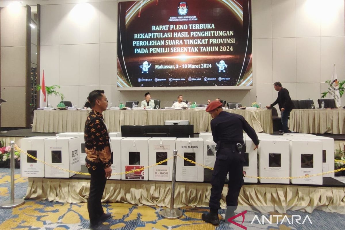 KPU Sulsel merampungkan rekapitulasi suara Pemilu 2024 di 18 daerah