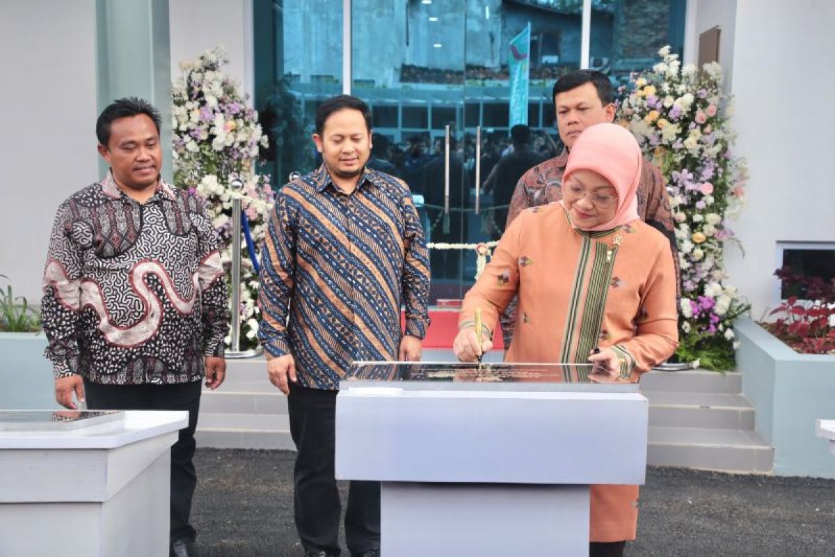 Manpower minister inaugurates Digital Creative Workshop in Bandung