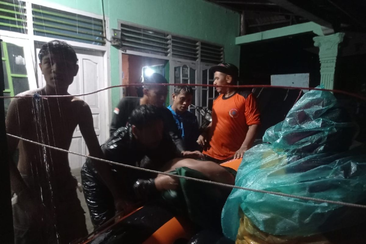 BPBD Padang evakuasi puluhan korban banjir di Alai Parak Kopi