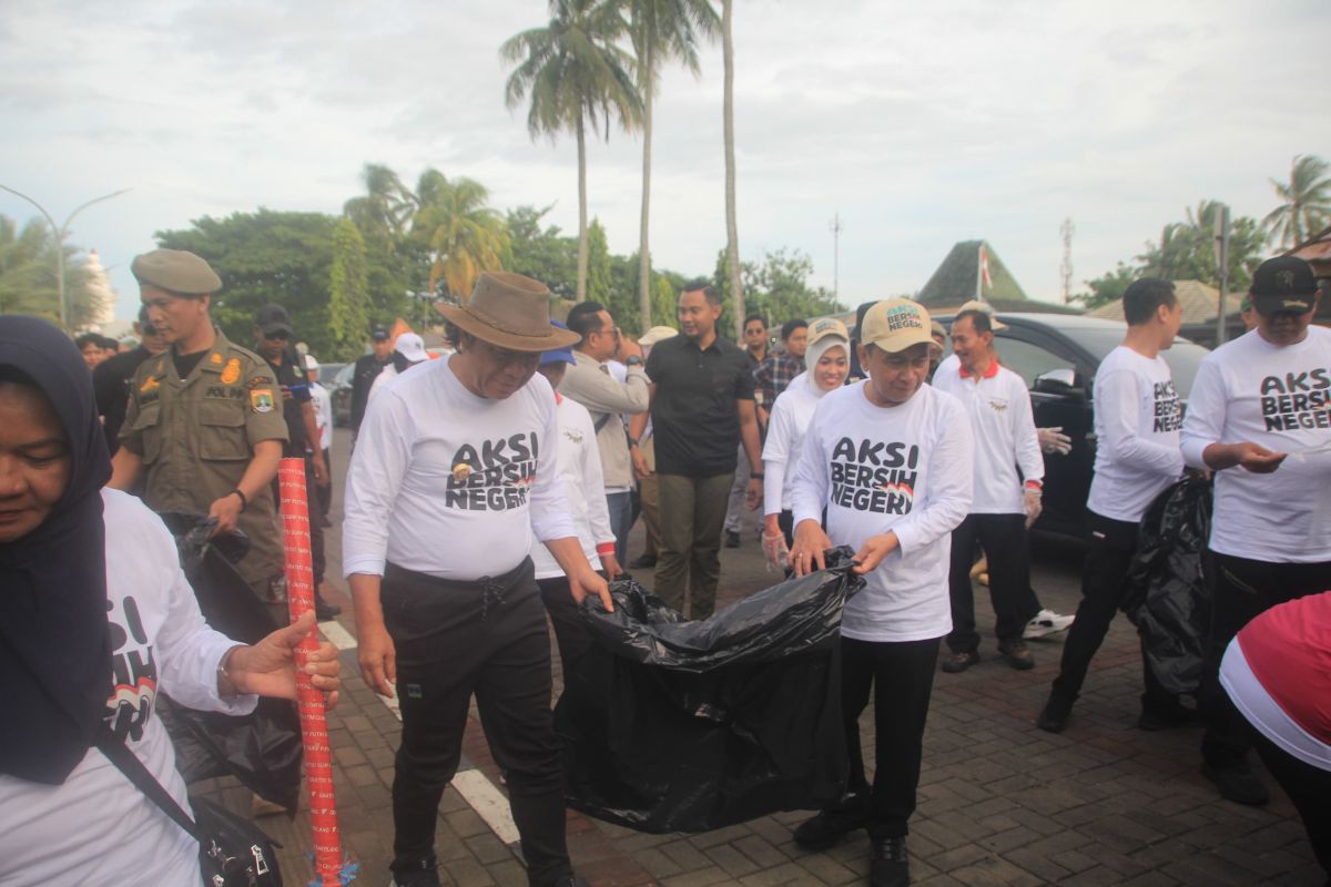 Pemkot Serang gelar Bersih Negeri di Kawasan Kesultanan Banten
