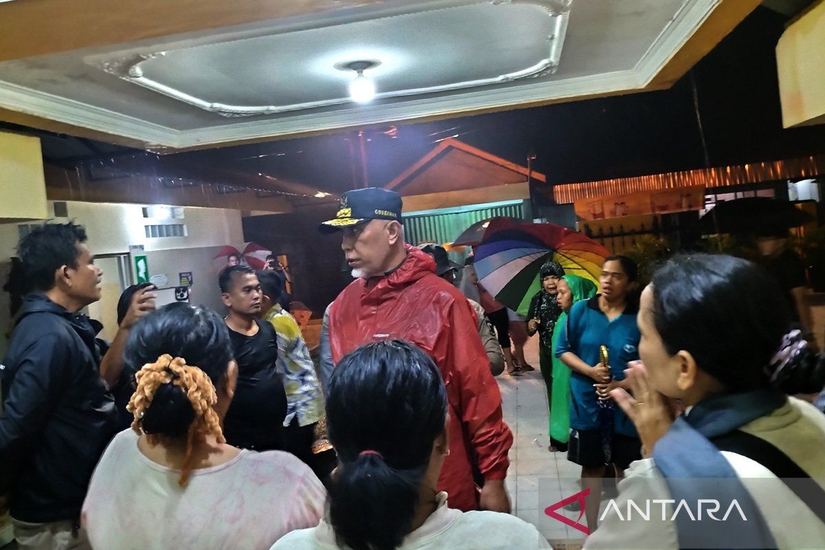 Padang jadikan sekolah dan rumah ibadah lokasi pengungsian banjir