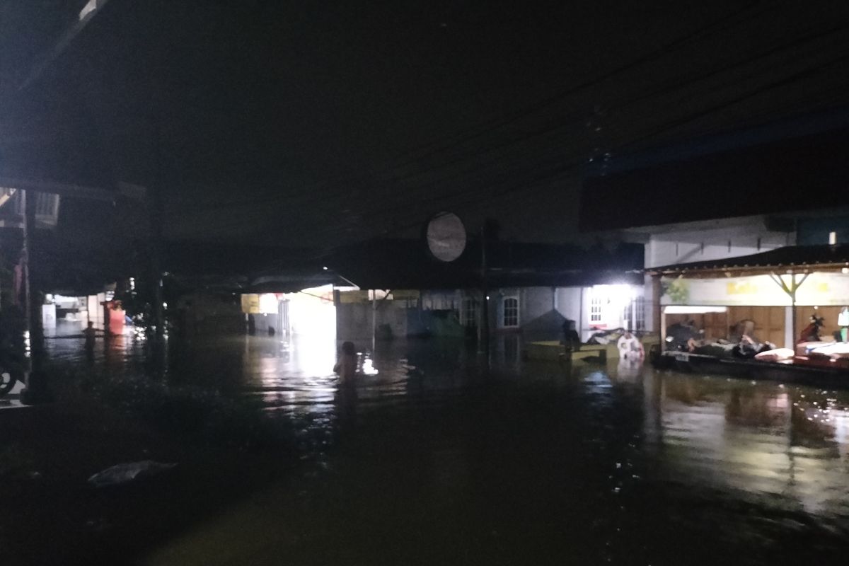 Banjir rendam rumah warga di Dadok Padang