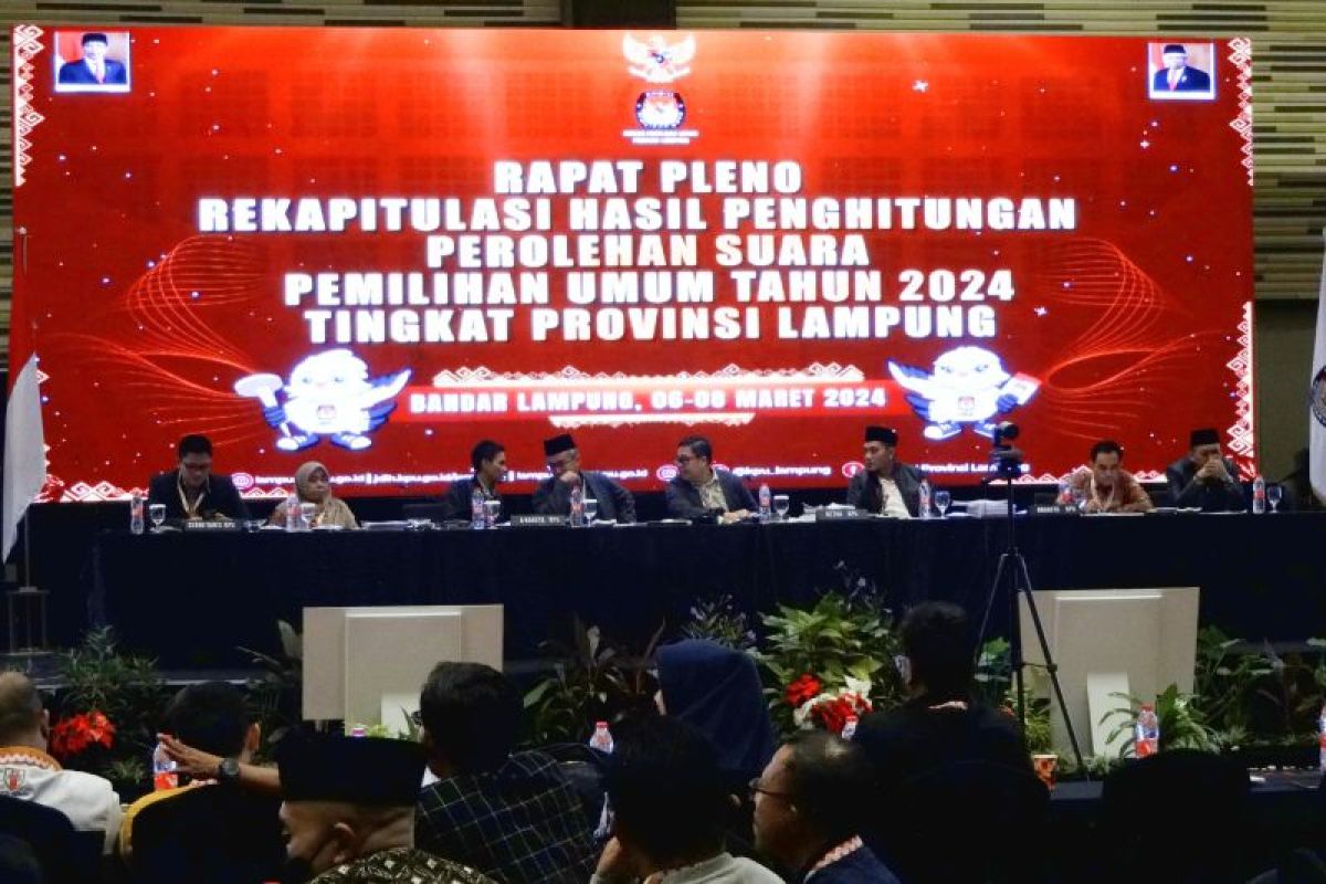 Proses rekapitulasi penghitungan suara di KPU Lampung berjalan lancar