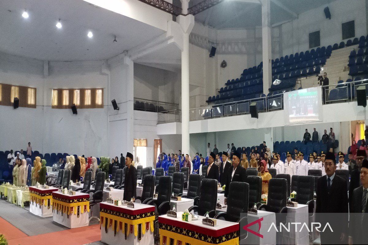 Sidang paripurna HUT Madina ke- 25 minim kehadiran anggota dewan