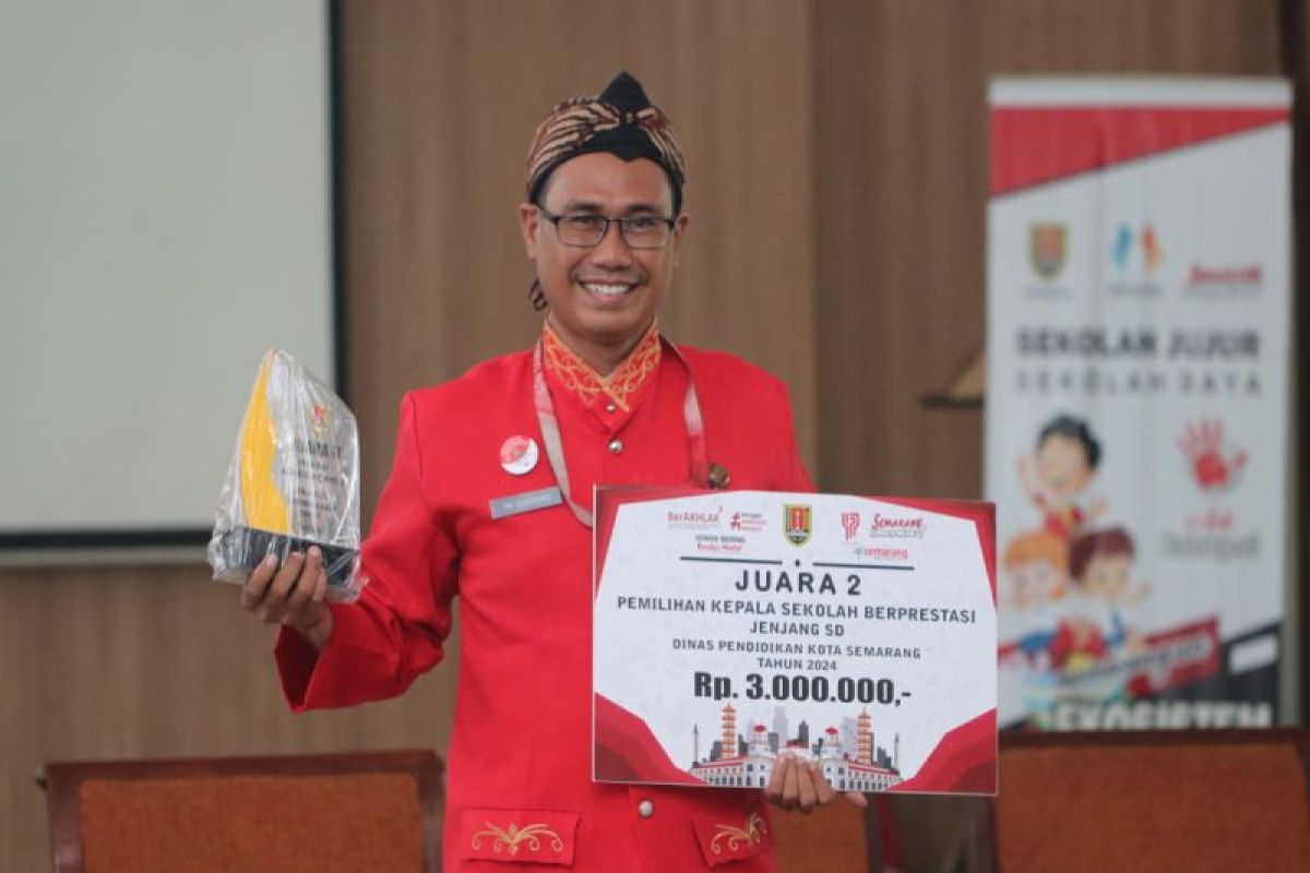 Terapkan manajemen ASIK, Kepala SDN Tambakrejo 01 raih juara 2