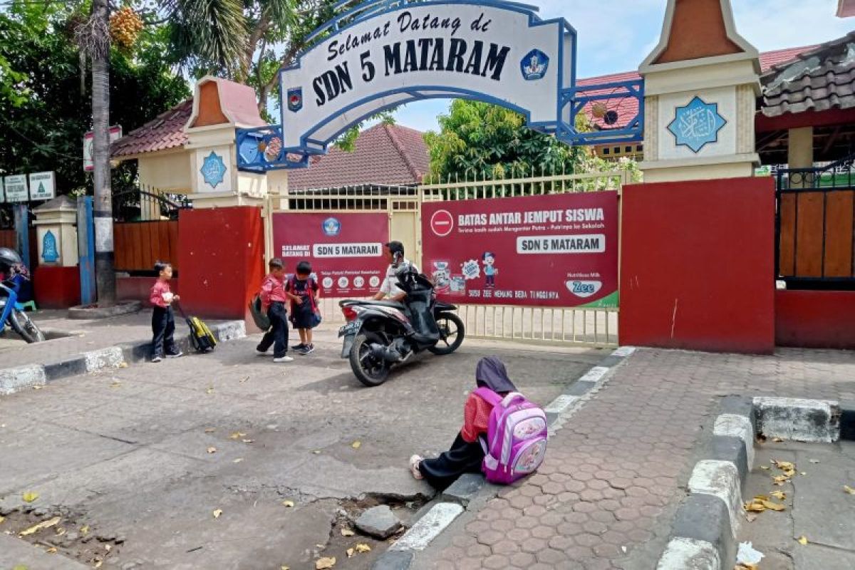 Siswa di Kota Mataram gunakan pakaian Muslim selama Ramadhan