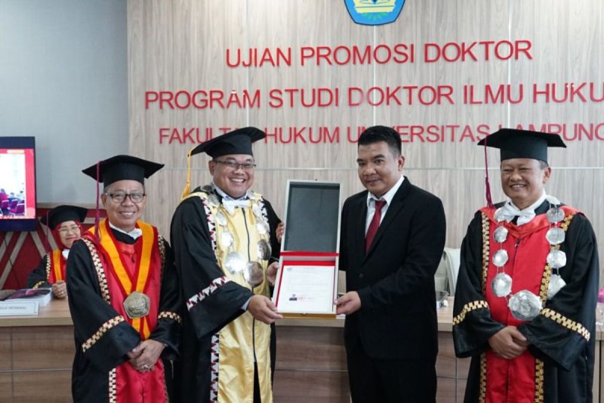 Muhammad Rony Raih gelar doktor dengan disertasi konstruksi tuntutan bebas oleh JPU