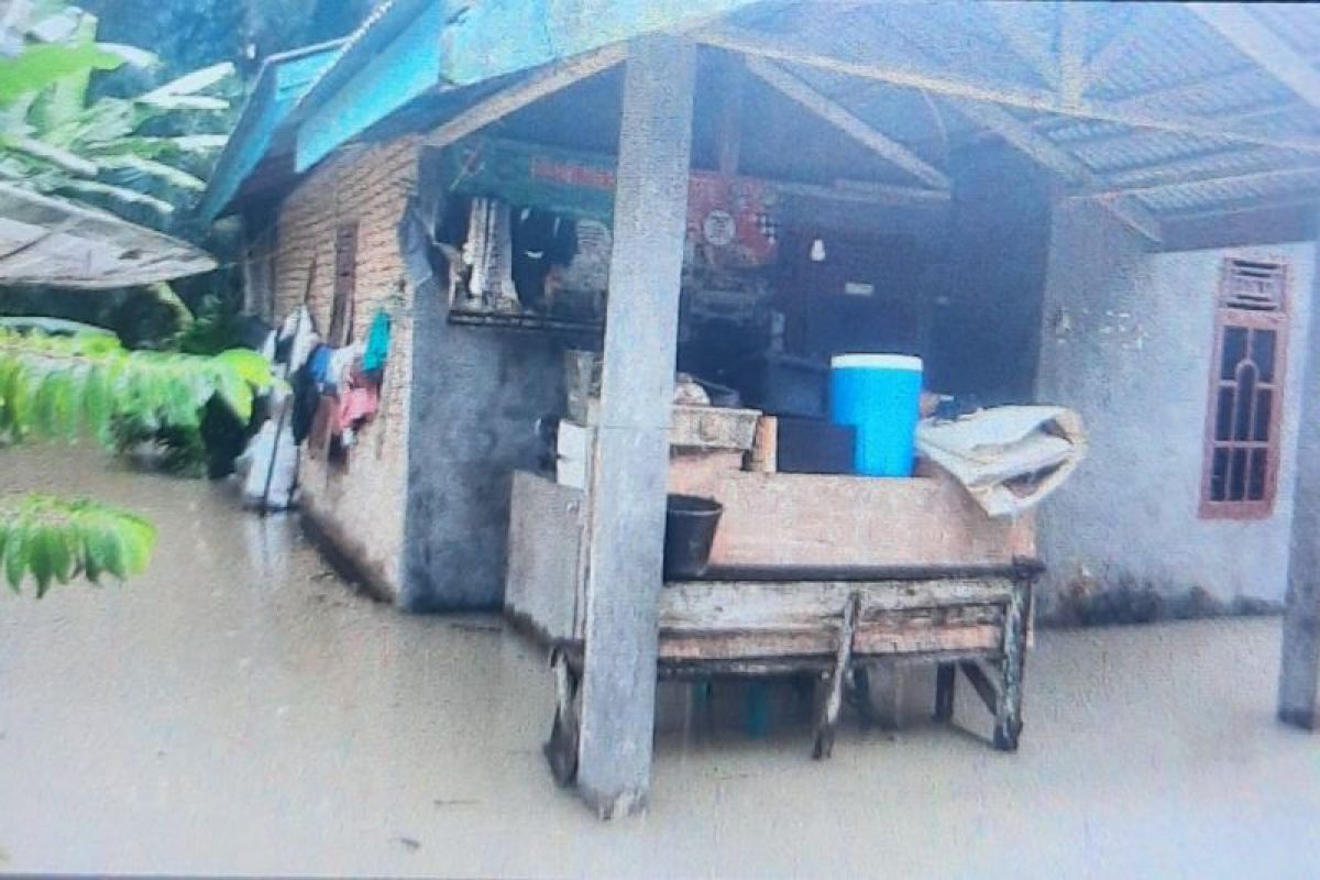 74 warga Agam mengungsi dampak banjir