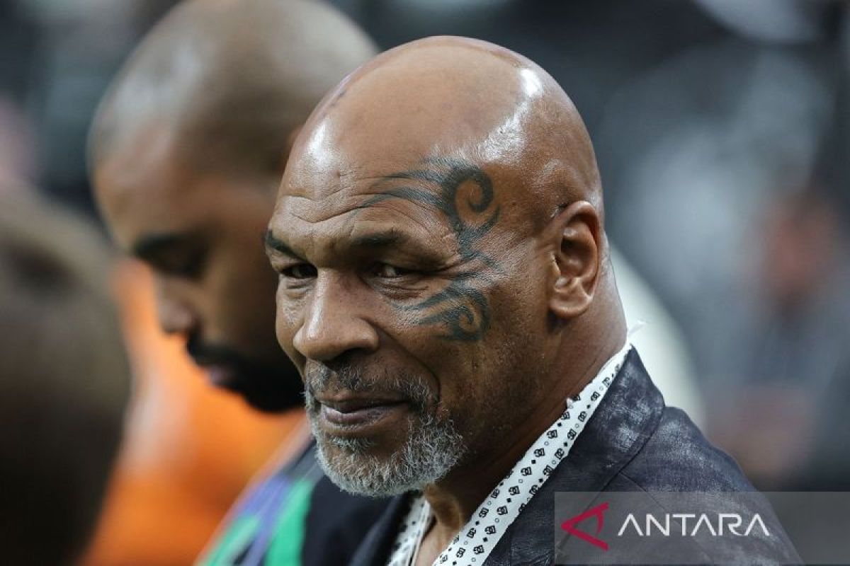 Mike Tyson kembali naik ring untuk duel eksibisi melawan Jake Paul