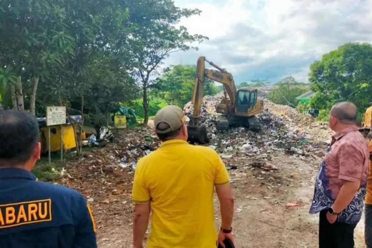 Kotabaru Regent instructs Environment Service to maximize landfill