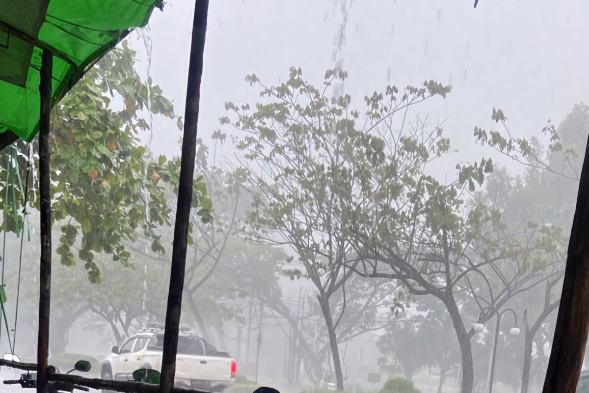 BMKG Pontianak peringatkan hujan lebat masih akan terjadi di Kubu Raya