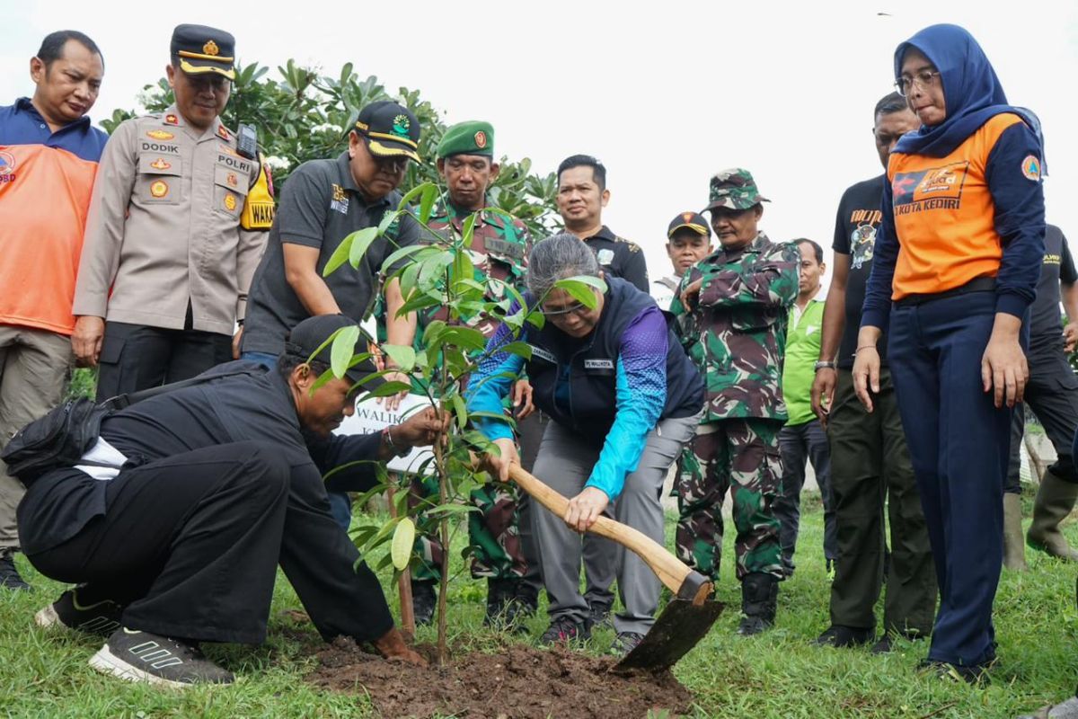 Pemkot Kediri lakukan reboisasi di kawasan lingkar Gunung Klotok