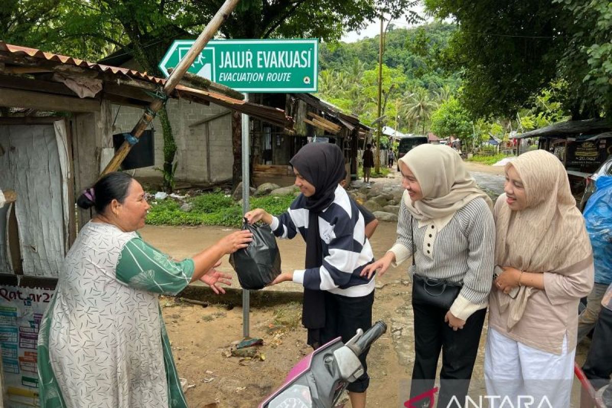 Zahra Mardiah Anwar bantu korban banjir, warga : Bentuk kesalehan sosial