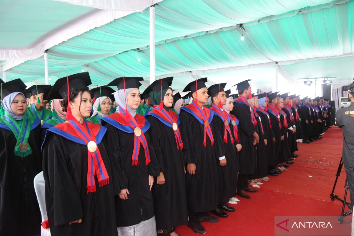 Universitas Bangka Belitung mewisuda 274 mahasiswa dari enam fakultas