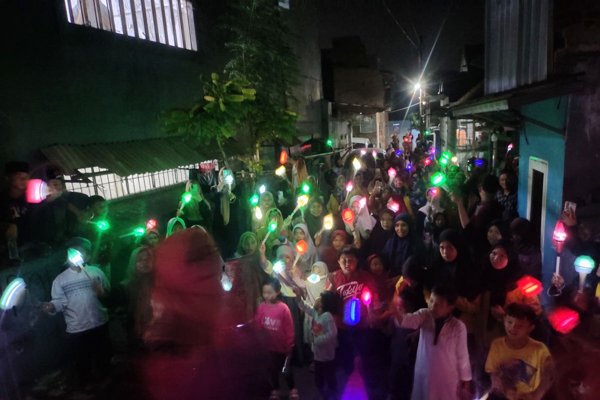 Warga Badarlampung sambut Ramadhan dengan pawai obor elektrik
