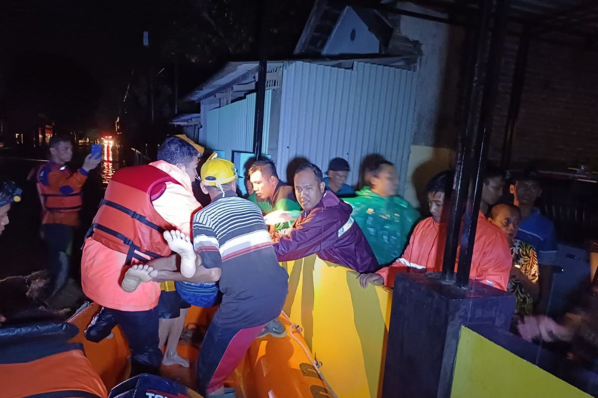 Warga dua desa di Probolinggo terendam banjir