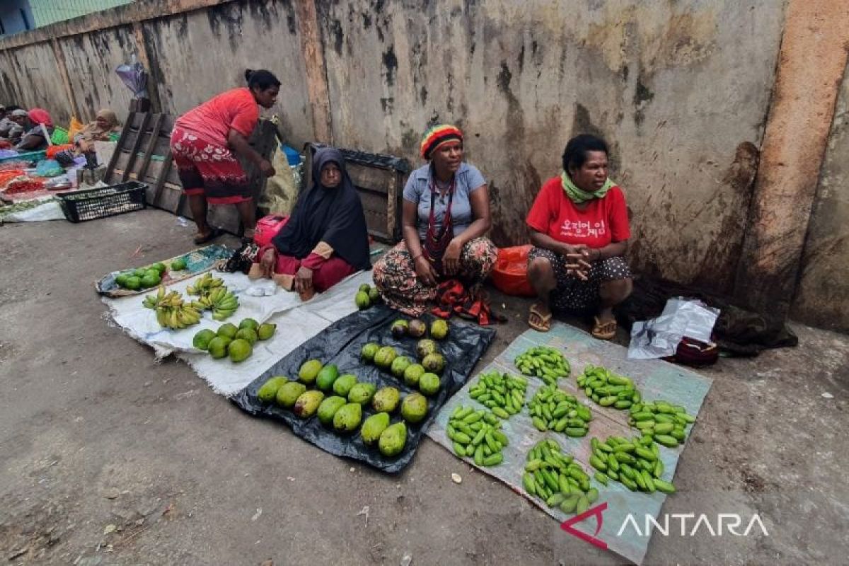 Yohana Yembise ajak generasi muda Papua berani suarakan tentang perempuan