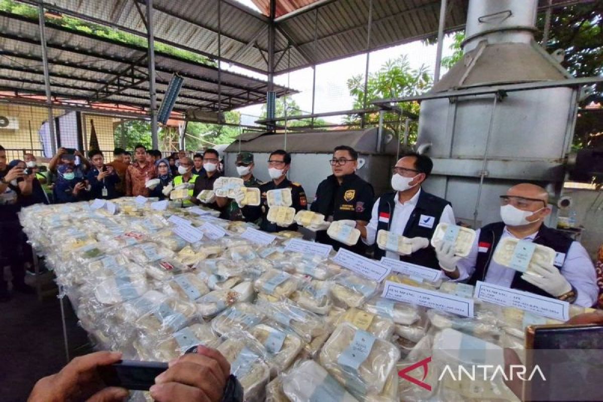 BC Soetta musnahkan ribuan boks roti "after you milk bun"