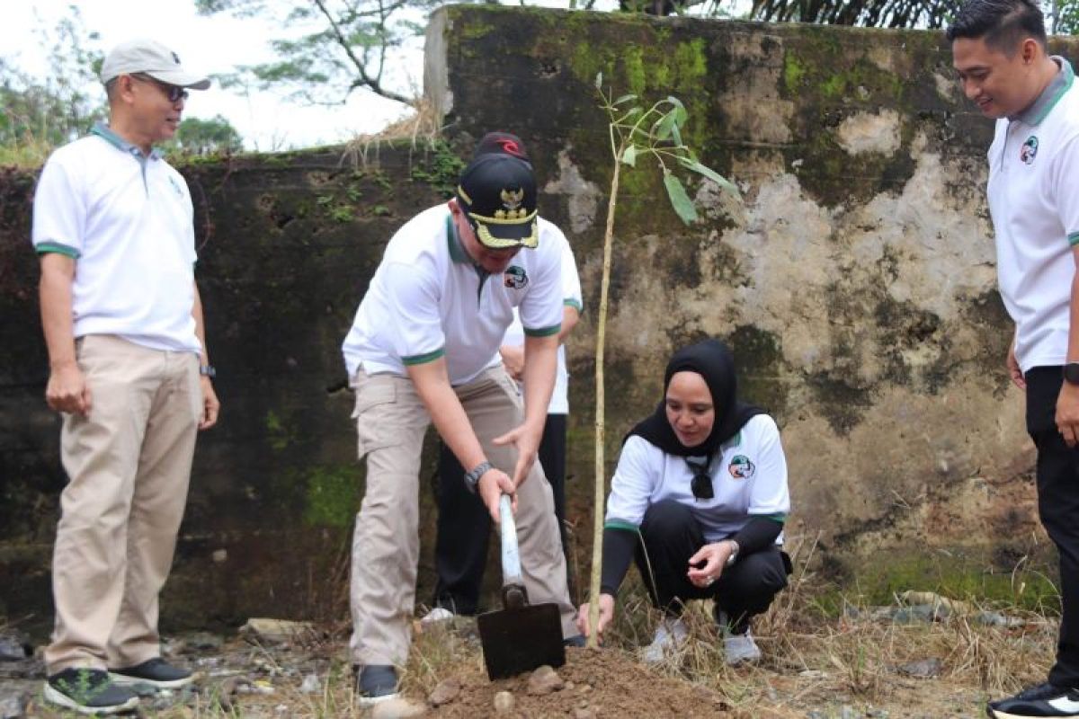 Dispera KPLH susur sungai dan pilah sampah peringati HPSN