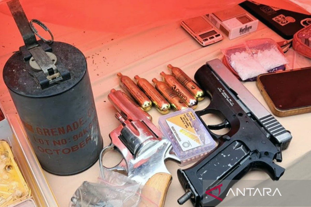 Polisi usut pemilik senjata api dan senjata tajam di Kampung Bahari