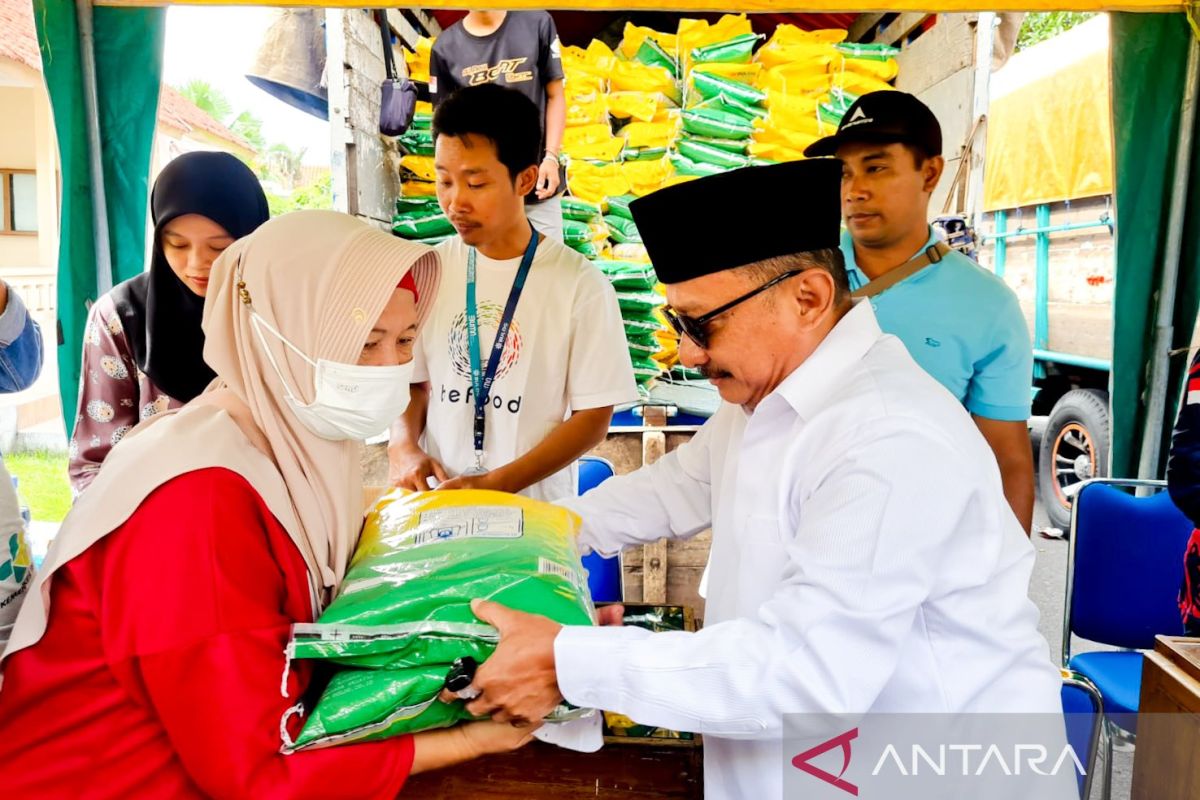 Bulog dan Pemkab Situbondo gelontor puluhan ton beras jelang Ramadhan
