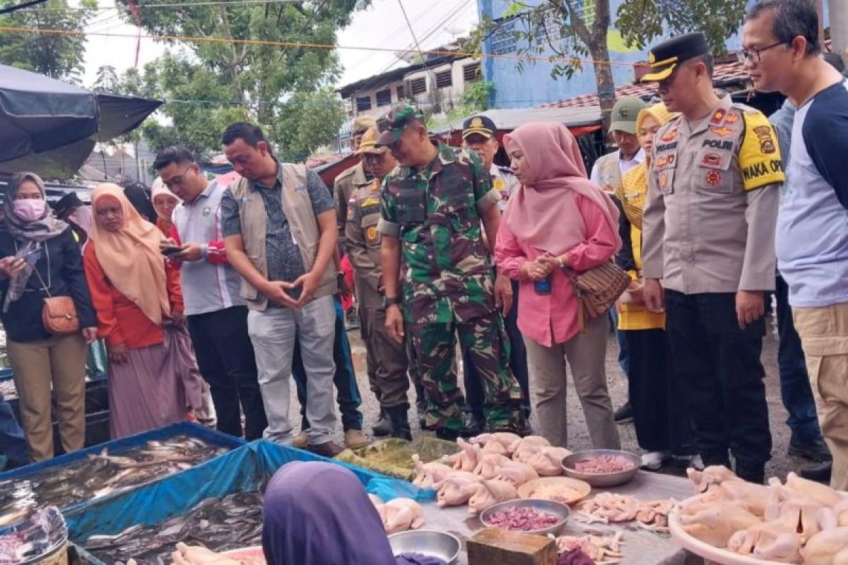 Disperindag OKU pastikan harga  kebutuhan pokok stabil jelang Ramadhan