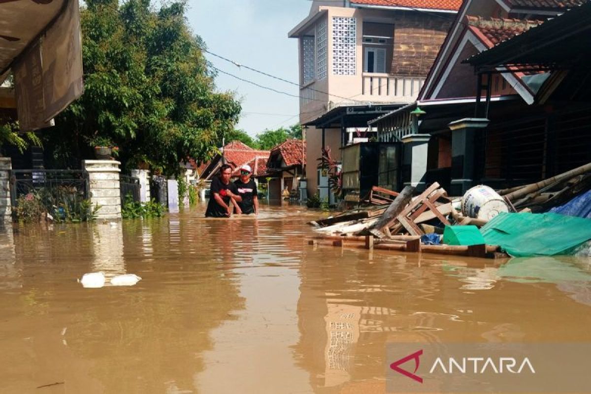 Pemkab Cirebon tetapkan status tanggap darurat untuk penanganan banjir
