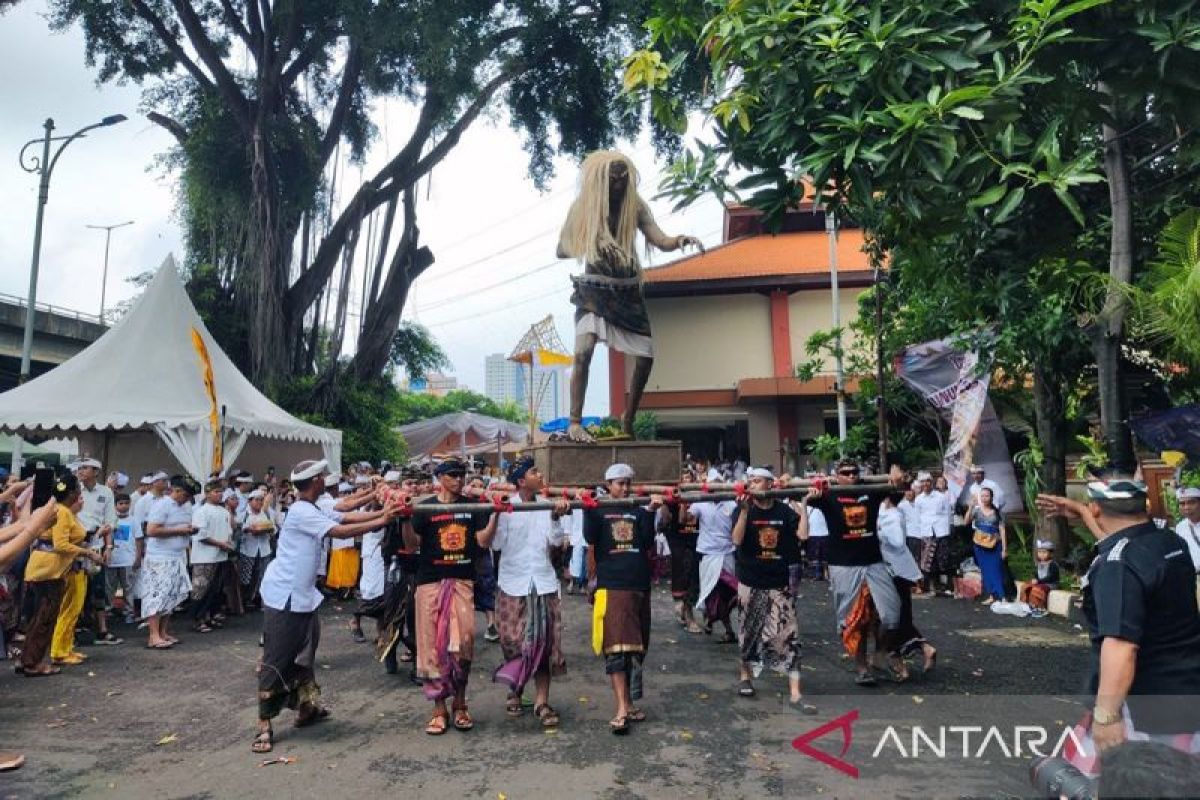 Atraksi ogoh-ogoh sambut Hari Suci Nyepi di Pura Adhitya Jaya Jakarta
