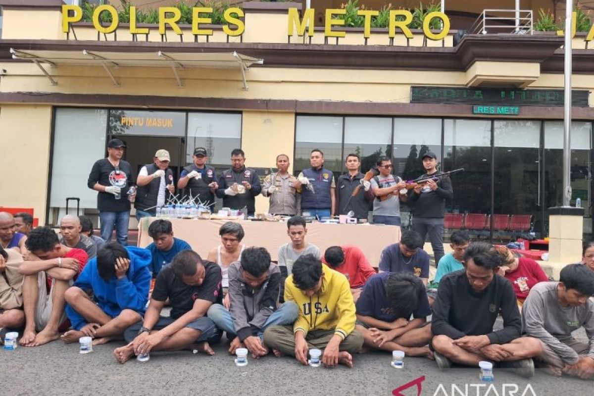 Polisi bekuk 26 pengedar narkoba saat gerebek Kampung Bahari