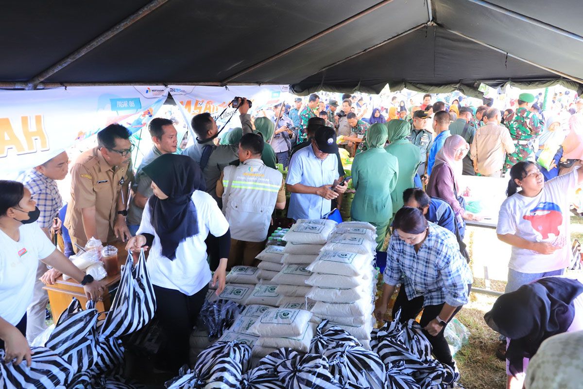 Ikuti Gebyar Pasar Murah, Kilang Cilacap sediakan 500 paket sembako