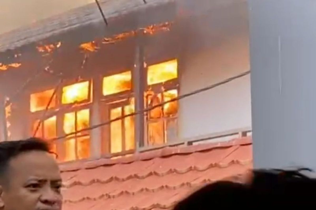 Rumah Sakit MM Dunda Limboto di Gorontalo terbakar